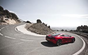 Auto___McLaren_____The_vehicle_on_a_mountain_road_078081_.jpg