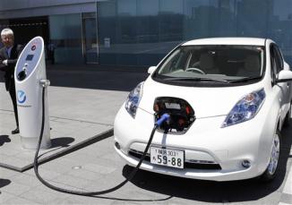8420_nissan_4r-energy_charging.jpg