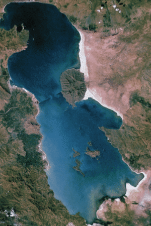 Urmia_lake_drought.gif